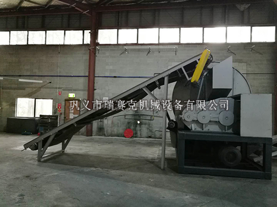 廢舊輪胎撕碎機客戶現場